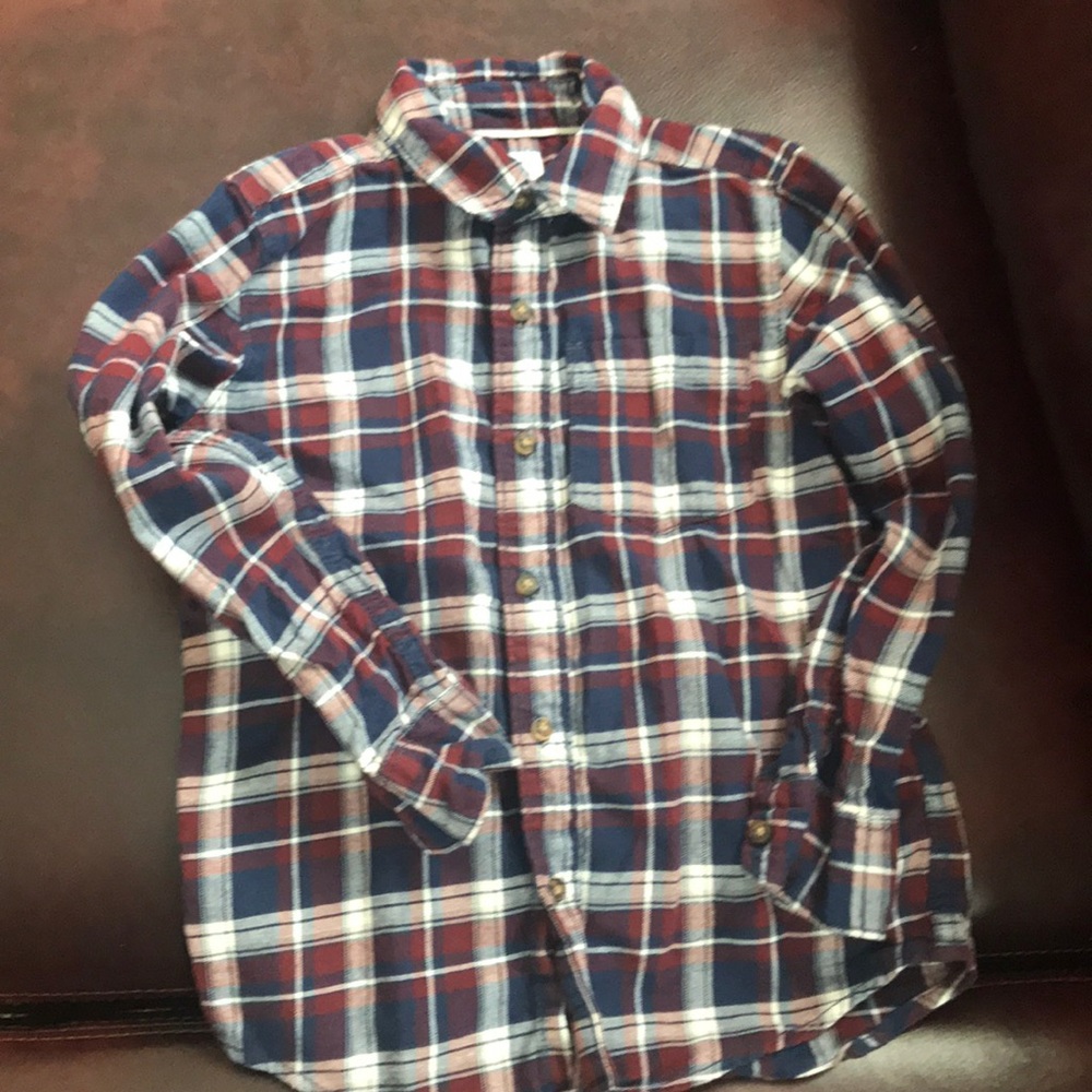 4 pk boys button down shirts. Size 5 lil boys - Picture 3 of 5